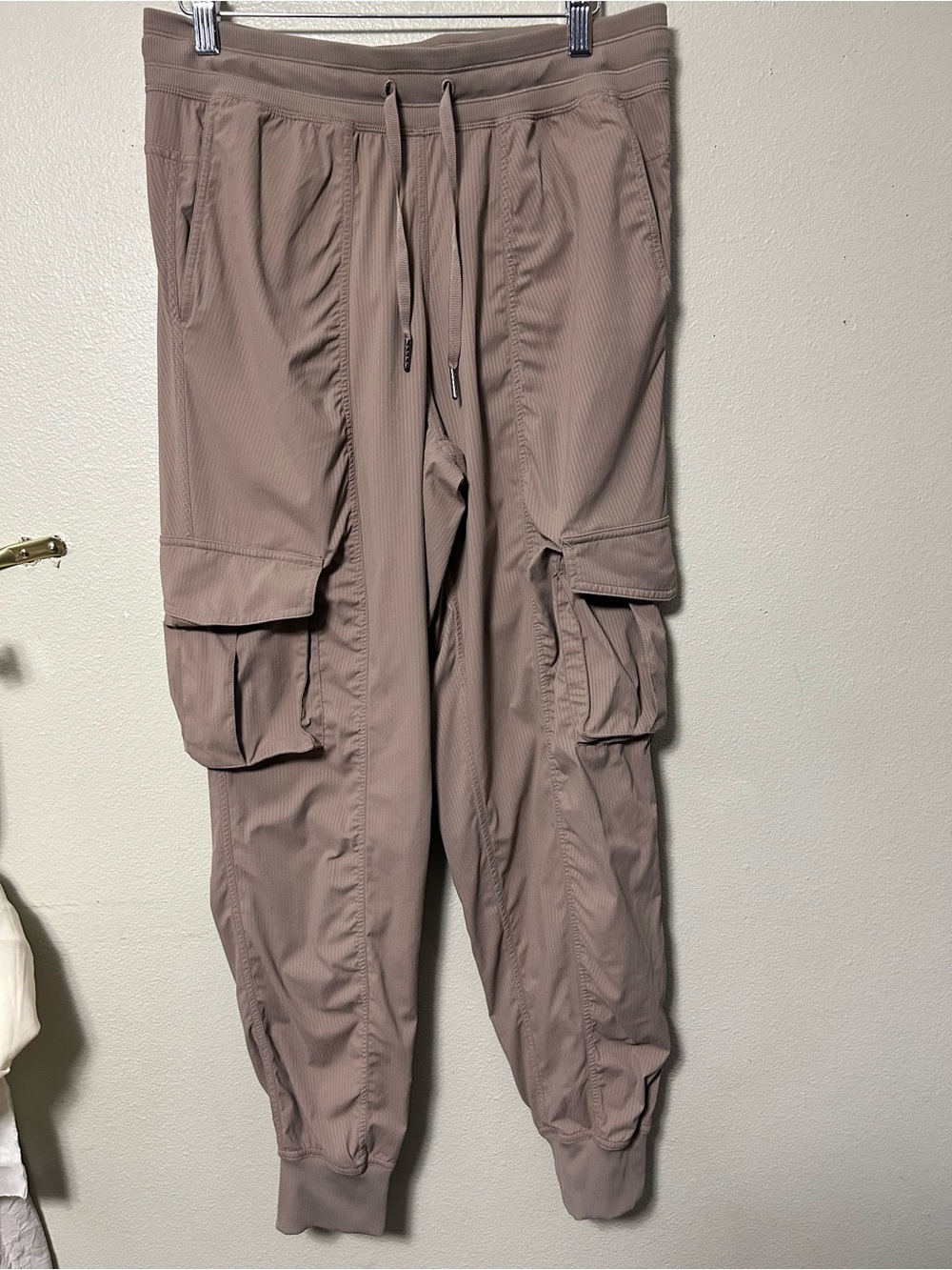 Lululemon Dance Studio Relaxed Fit Mid Rise Cargo Pant Light Ivory Taupe Size M - Picture 2 of 10